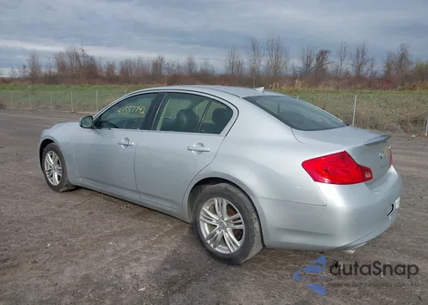 2015 Infiniti Q40 z USA, uszkodzony, nr VIN JN1CV6ARXFM523495